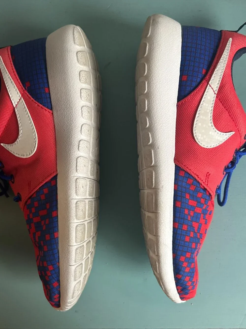 Nike Roshe One Print Pixel GS Light Crimson Blue Youth Size 5.5 Style 677782-601